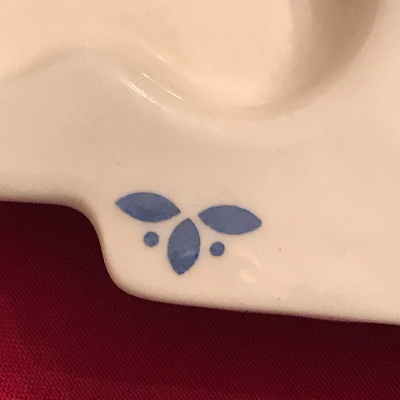 Friendship Pottery/Roseville Pretty Baking Mold - Picture 3 of 5